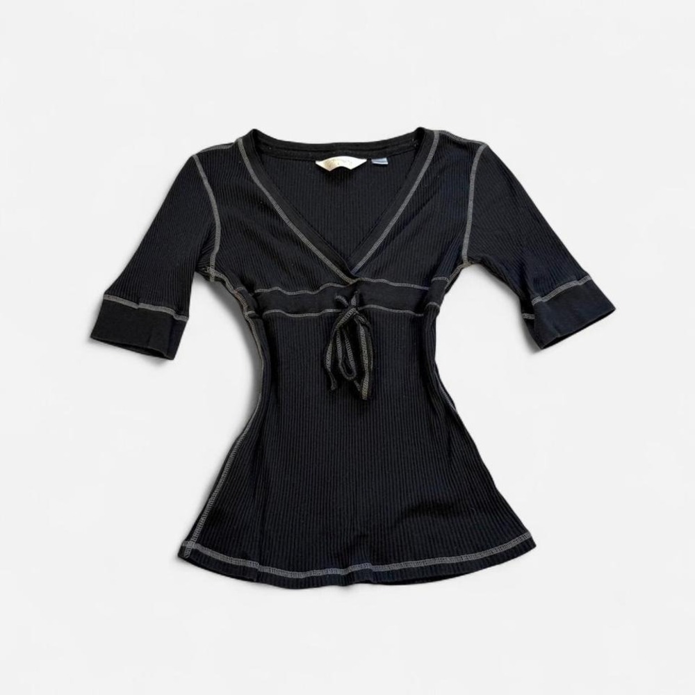Vintage y2k Outlook babydoll black short sleeve henley top w tie in the middle